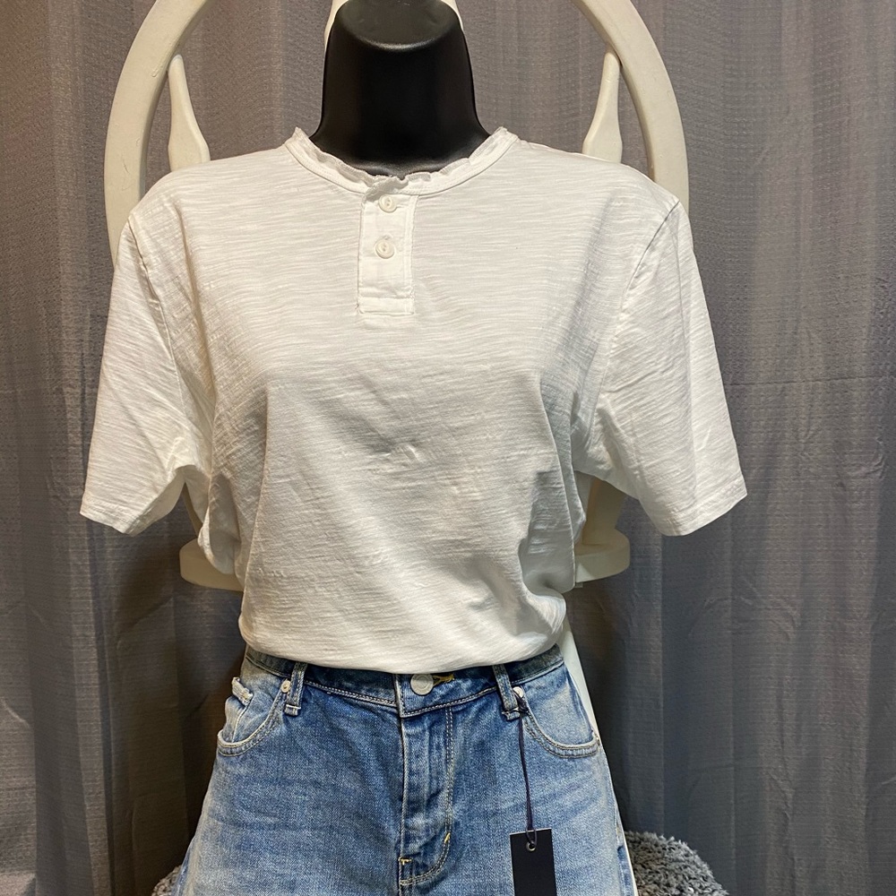 Arizona white T-shirt.